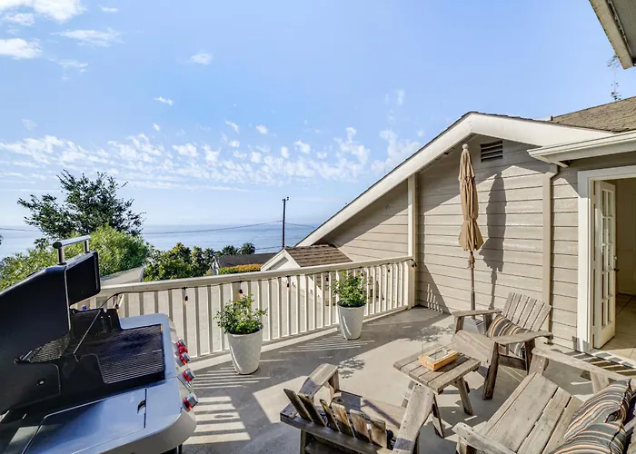 Summerland Home W/ Beach Supplies: Walk To Beach!